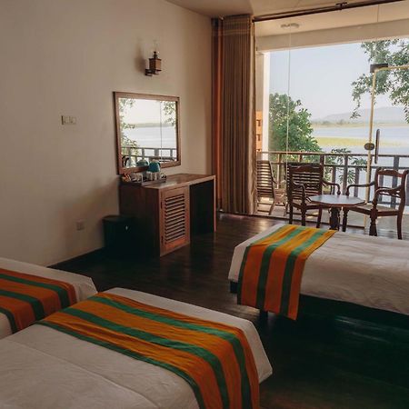 Yala Oga Reach Hotel Tissamaharama Kültér fotó