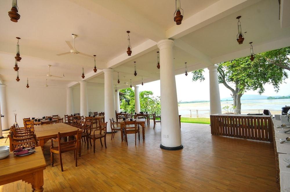 Yala Oga Reach Hotel Tissamaharama Kültér fotó