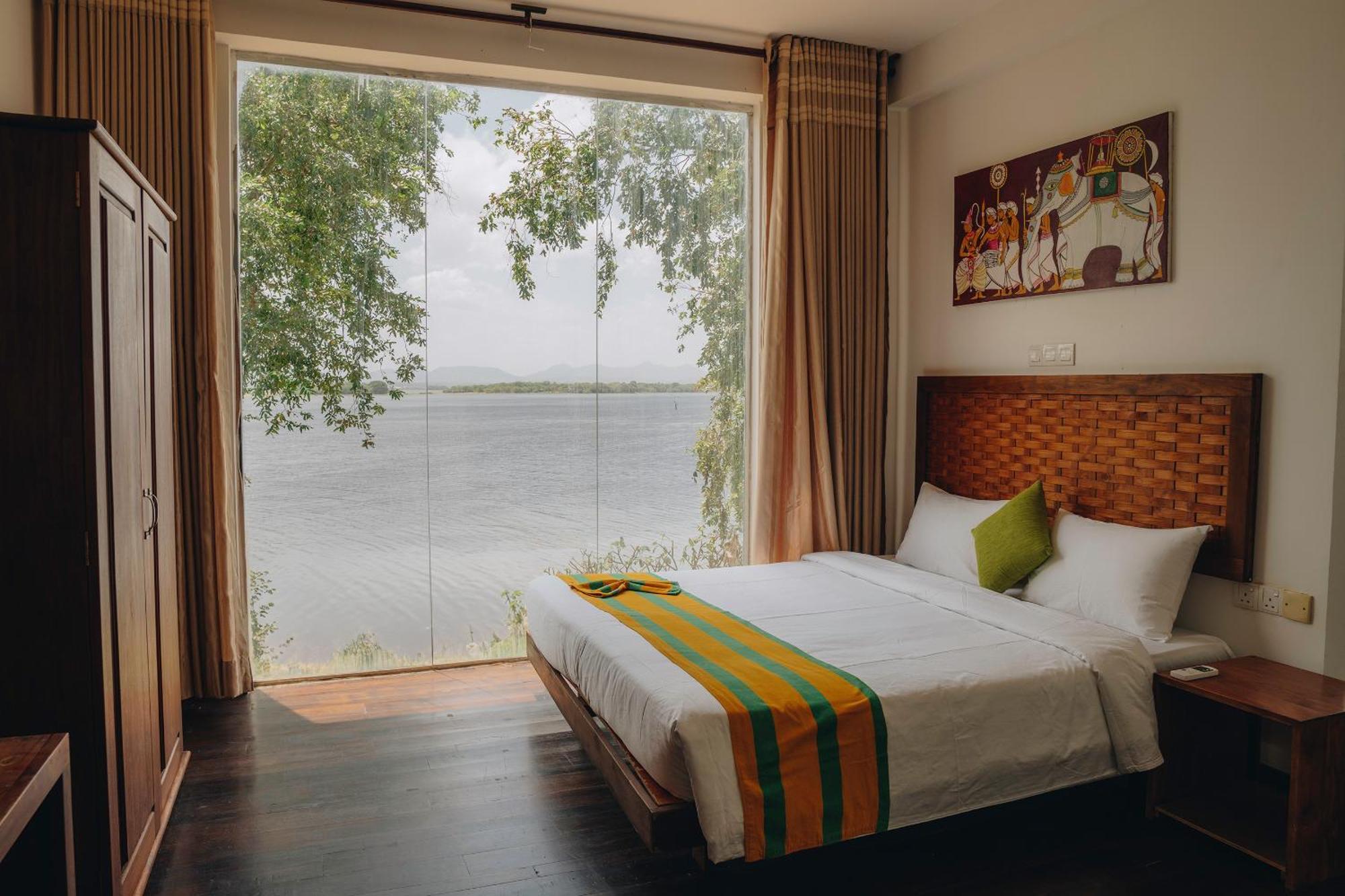 Yala Oga Reach Hotel Tissamaharama Kültér fotó