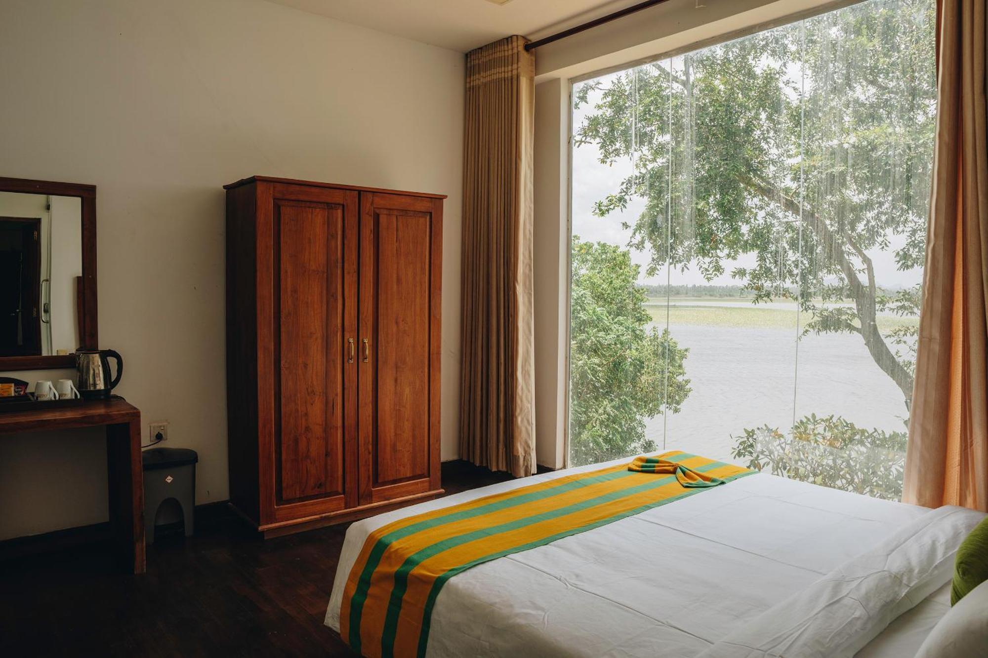 Yala Oga Reach Hotel Tissamaharama Kültér fotó
