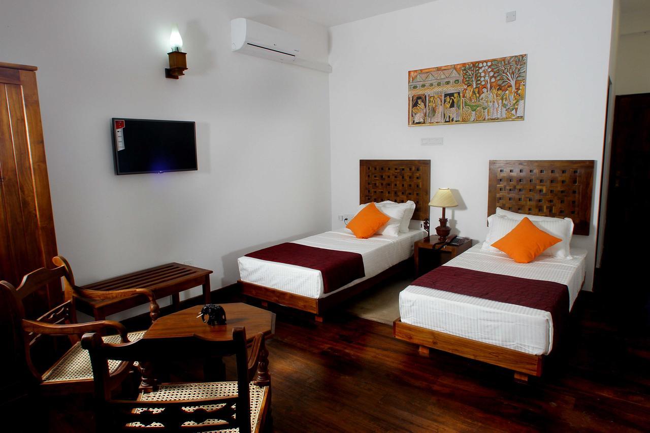 Yala Oga Reach Hotel Tissamaharama Kültér fotó