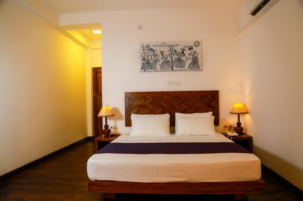 Yala Oga Reach Hotel Tissamaharama Kültér fotó