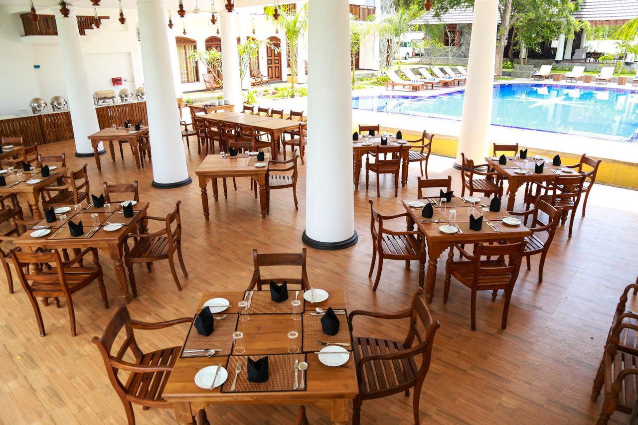 Yala Oga Reach Hotel Tissamaharama Kültér fotó