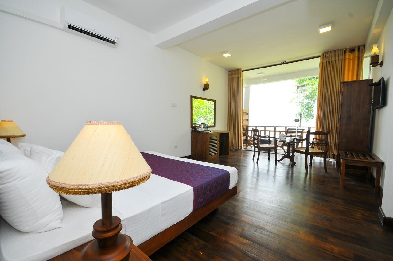 Yala Oga Reach Hotel Tissamaharama Kültér fotó