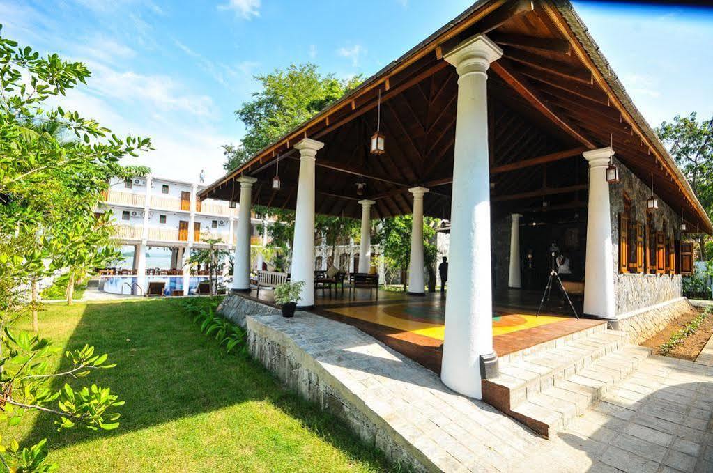 Yala Oga Reach Hotel Tissamaharama Kültér fotó