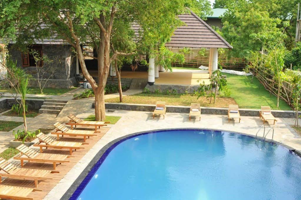 Yala Oga Reach Hotel Tissamaharama Kültér fotó